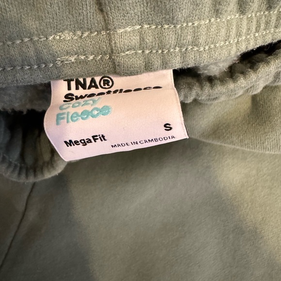 aritzia sweats - Picture 3 of 3